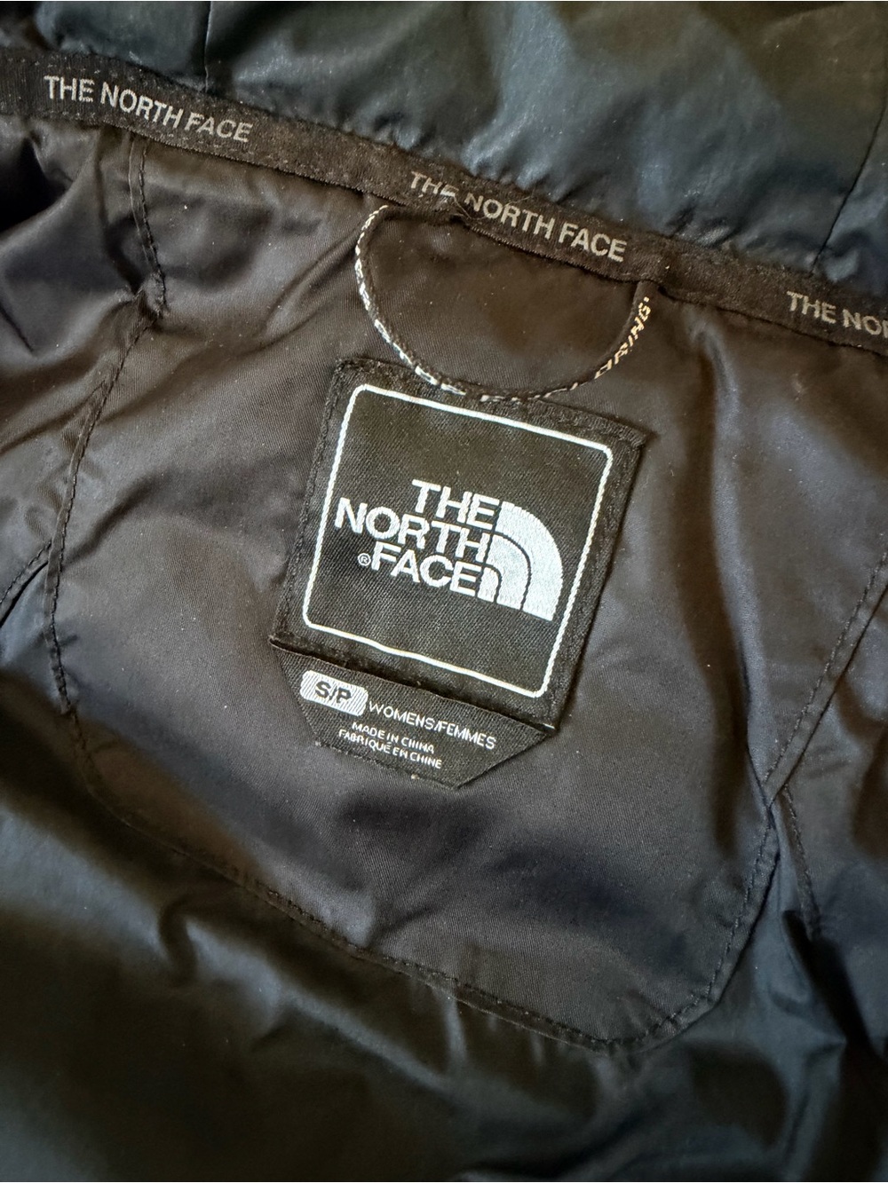 The North Face Women’s Black 550 Hooded Puffer Vest - Picture 2 of 6